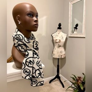 Michael Kors two toned knit scarf